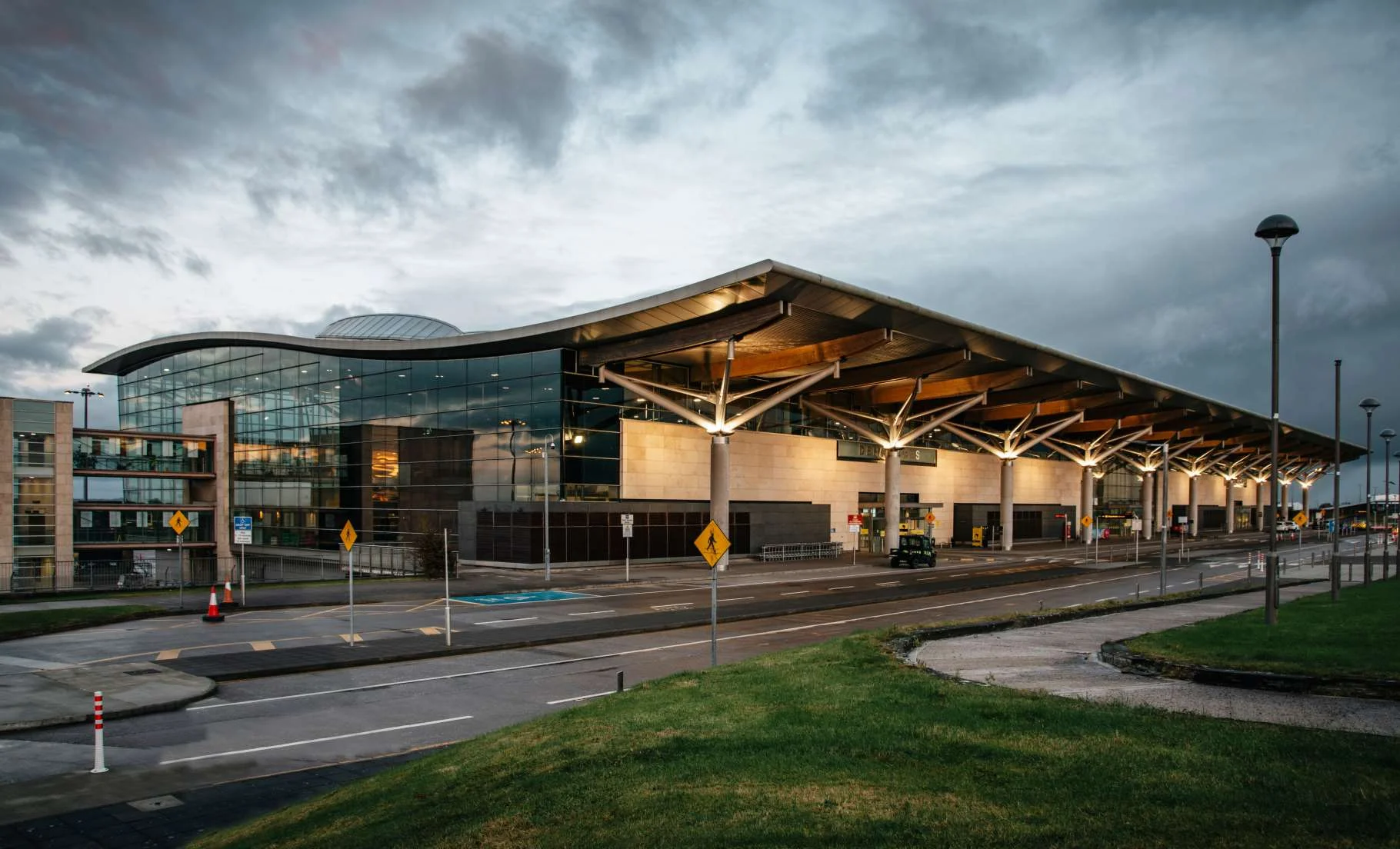 خدمة فاست تراك Kigali International Airport (KGL) للمسار السريع - صورة 1