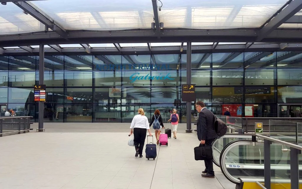 خدمة فاست تراك London Gatwick Airport (LGW) للمسار السريع - صورة 2